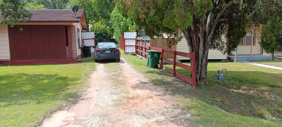 Building Photo - 8113 Hezekiah Ln