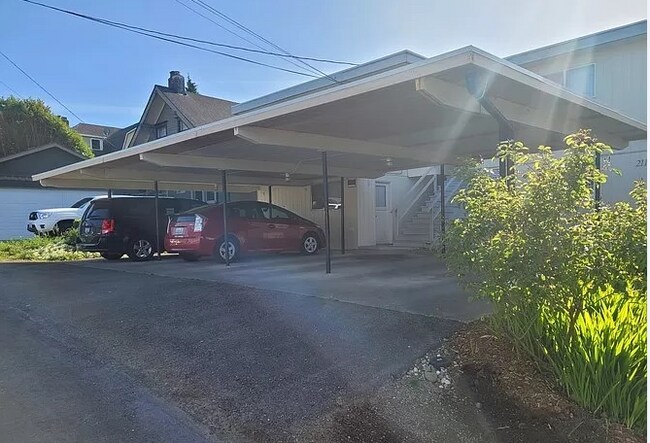 Building Photo - 2111 Colby Ave