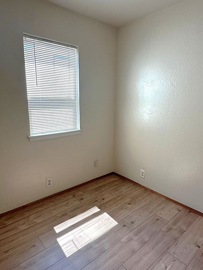 Building Photo - Cozy 1 Bedroom 1 bath, next to the police ...