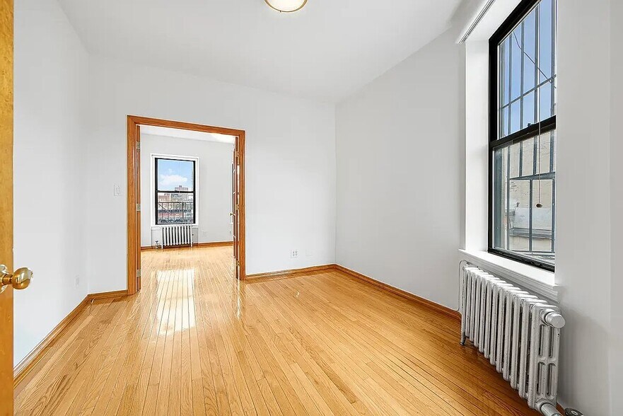 Building Photo - 63 E 7th St