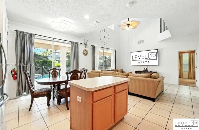 Building Photo - 8520 Sunrise Key Dr