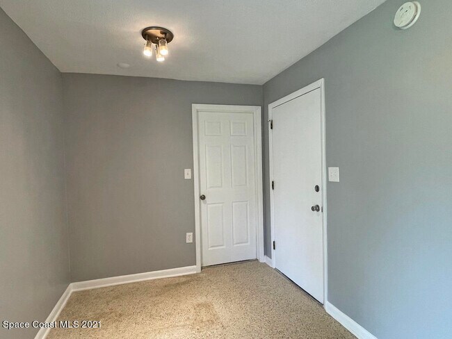 Building Photo - 265 Cherry Ave