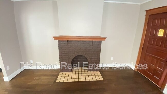 Building Photo - 337-339 Knecht Dr