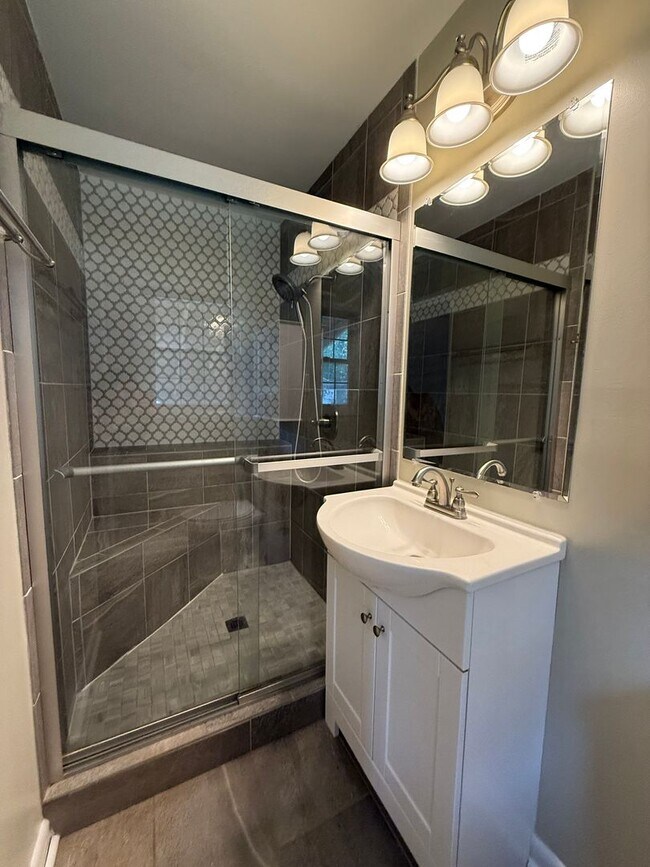 Building Photo - 300 Talbert Dr