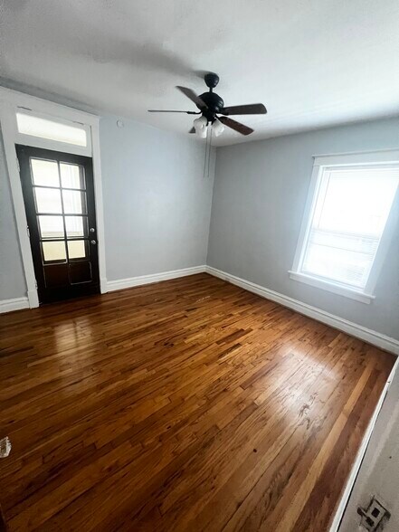 Bedroom with natural light - 2107 Maury Ave