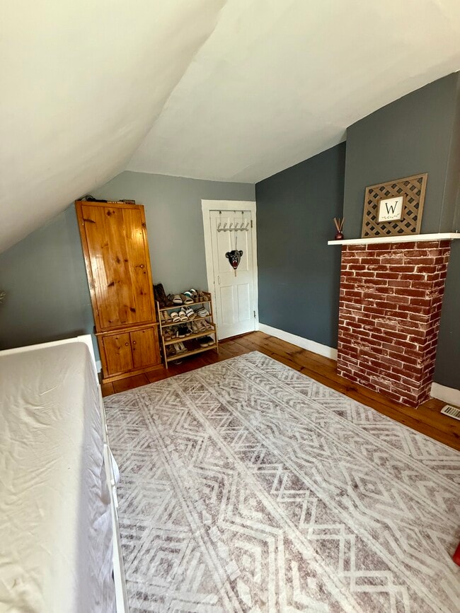 Building Photo - 72 Main St