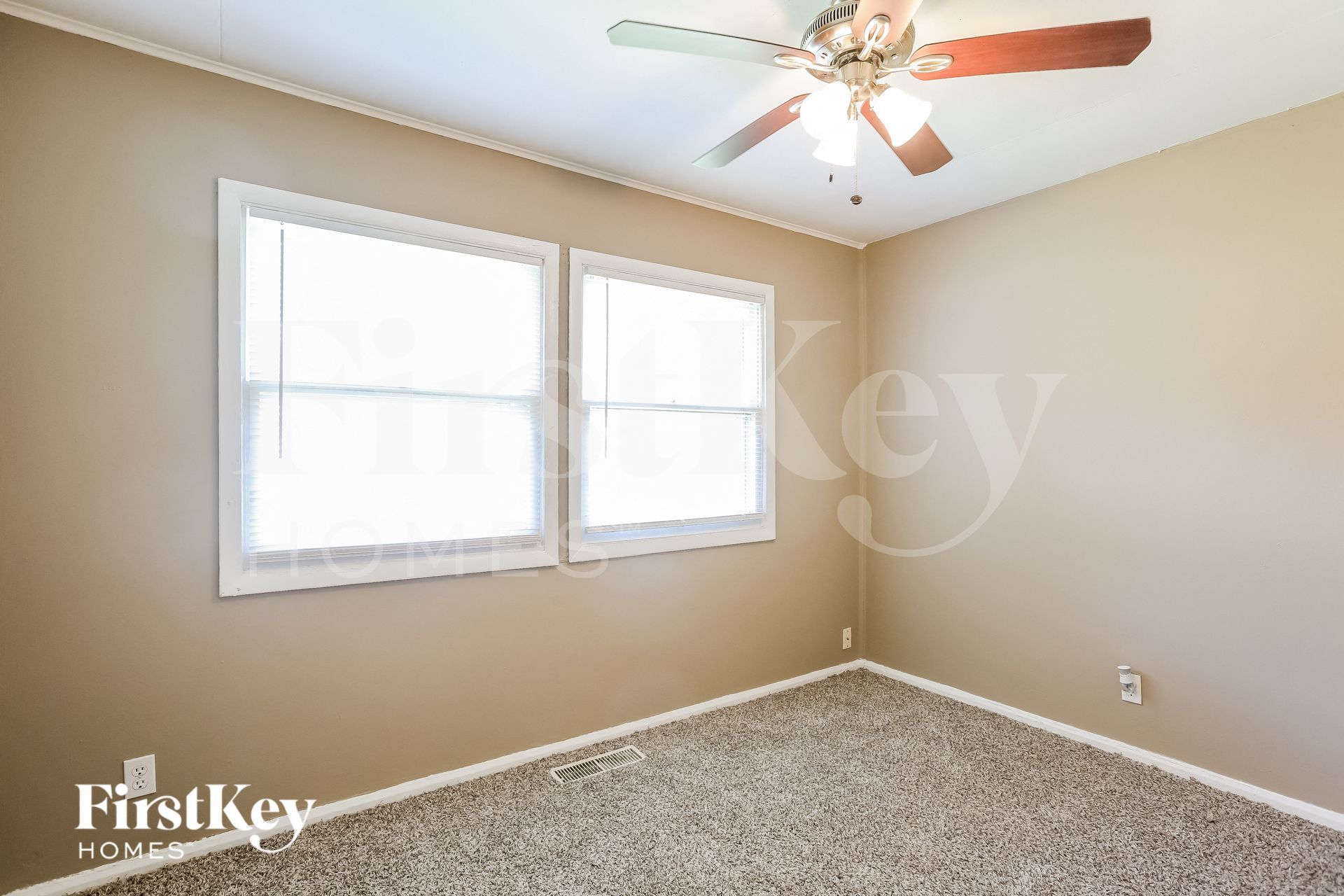 Building Photo - 3605 NE 54th St