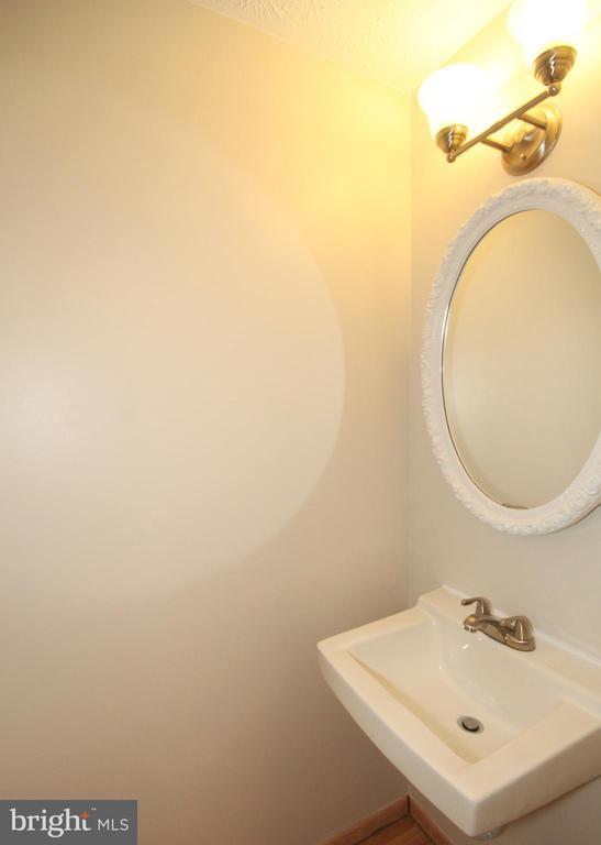 Building Photo - 8032 Grandview Ct