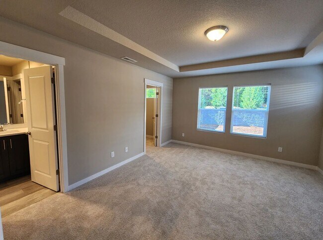 Building Photo - Must See Townhome Located in Ponderosa Ridge