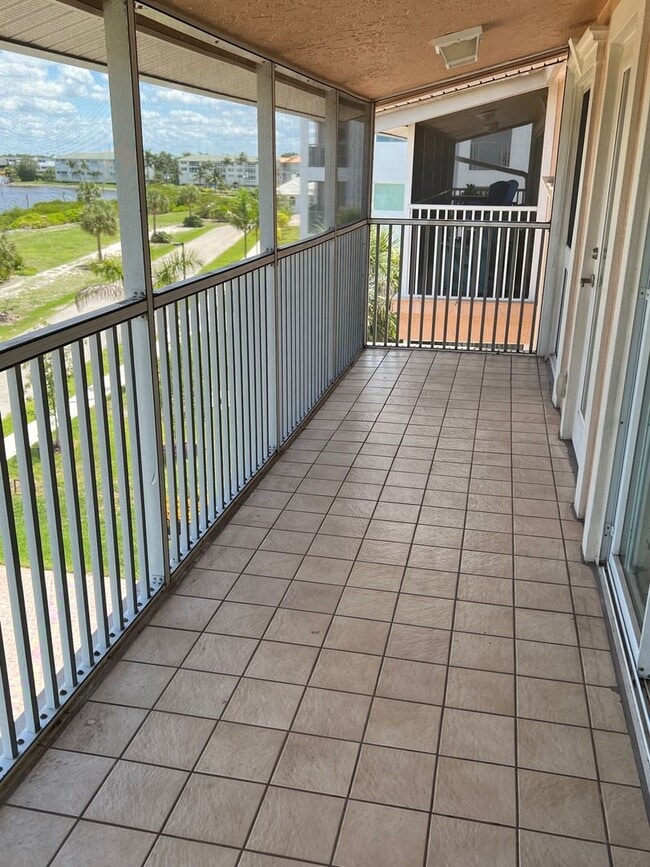 Building Photo - 1477 Park Beach Cir