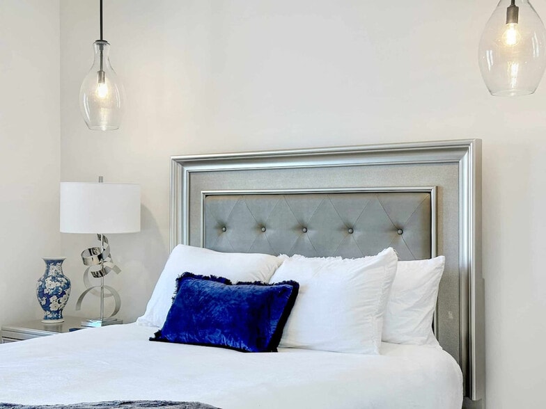 Building Photo - 413 W Lenoir St