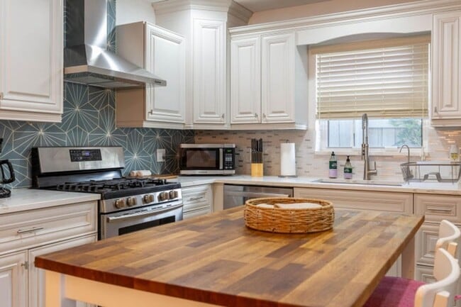 Building Photo - 327 Dartmouth Dr