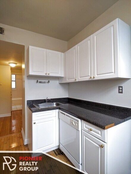 Building Photo - 531 W Aldine Ave