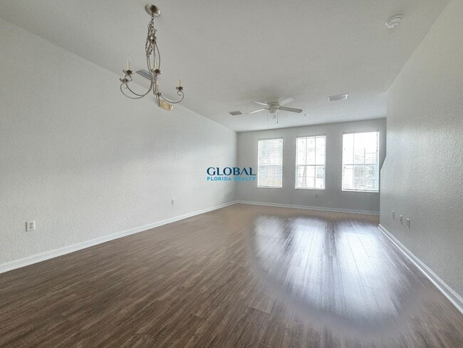 Building Photo - 3Bdrm Townhome -- Gated Community of Vista...