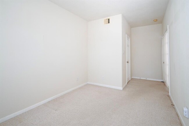 Building Photo - 13330 Vineyard Falls Dr
