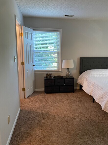 Building Photo - 1511 Creekwood Ct