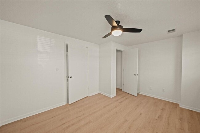 Building Photo - 2237 Wideview Dr