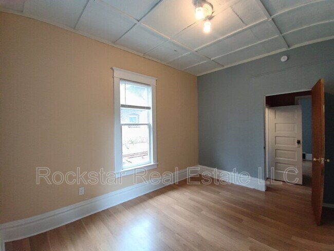 Building Photo - 519 E Ermina Ave