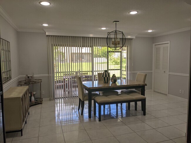 Building Photo - 90 SW 5th Ave