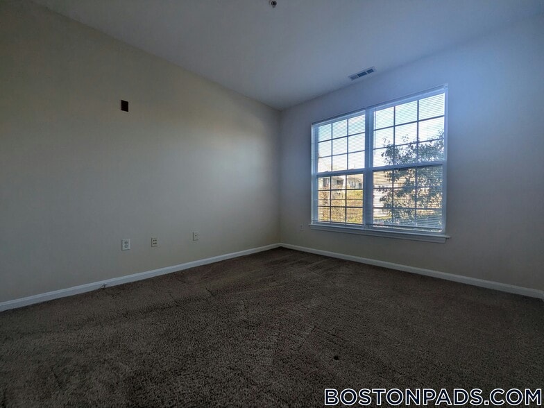 Building Photo - 311 Lowell St