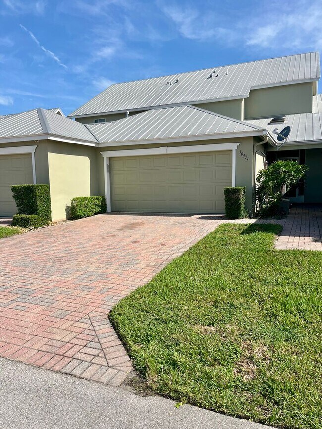 Building Photo - In the Heart of Tradition--3/2.5/2 Townhome!