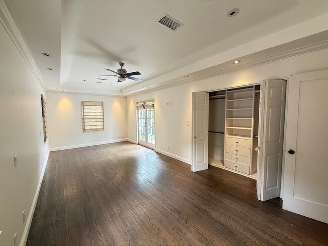 Building Photo - Rare Opportunity in the Heart of South Pas...