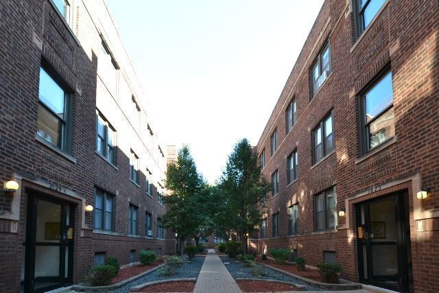 Building Photo - 850 W Cornelia Ave