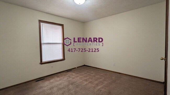 Building Photo - 3 Bedroom Home With Large Fenced Yard!