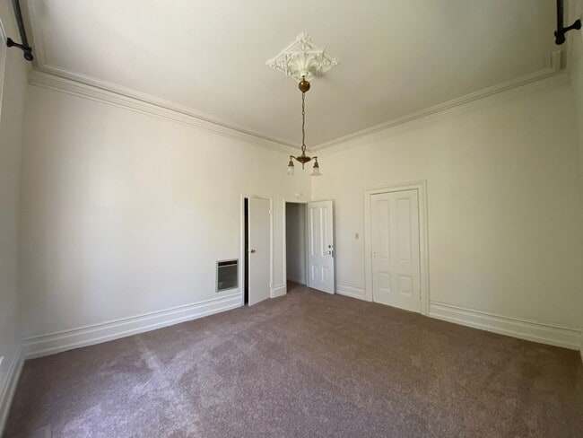 Building Photo - 190 W K St