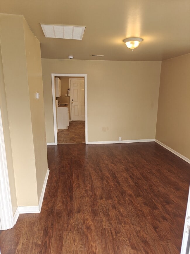 Building Photo - 102 Taylor St