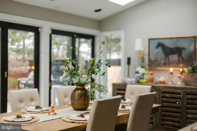 Building Photo - 15841 York Rd