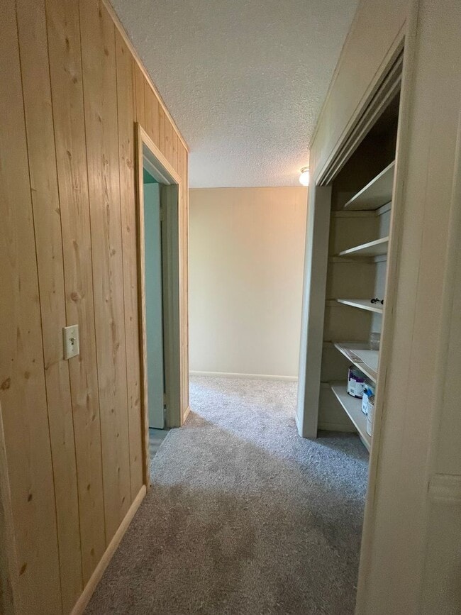 Building Photo - 302 W Neosho St