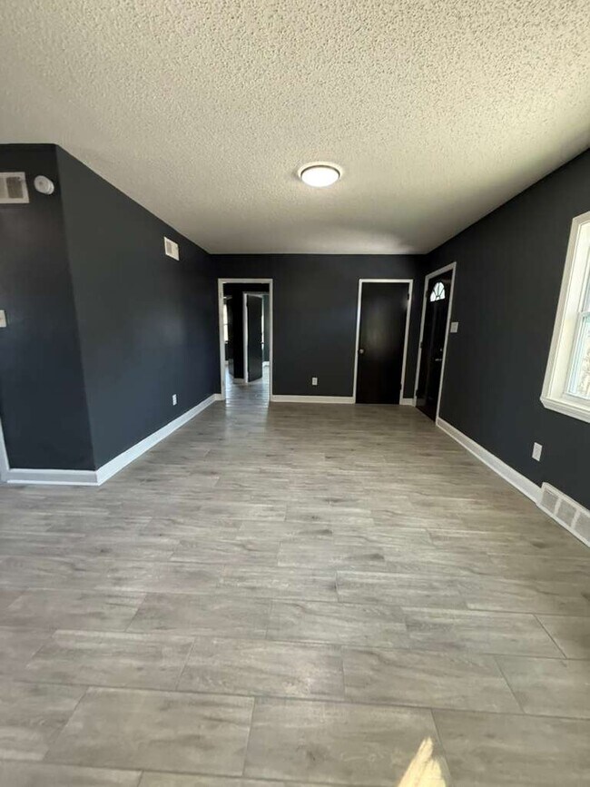 Building Photo - 1266 Russwood Rd