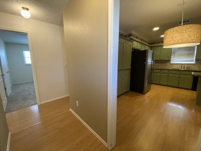 Building Photo - 928 Jona Kay Terrace