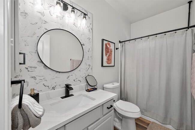 Building Photo - 19343 Dickson Park Dr