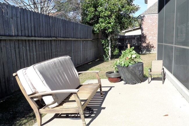 Building Photo - Location and upgrades! 3BR/2BA dbl garage, tons of storage, no carpet!