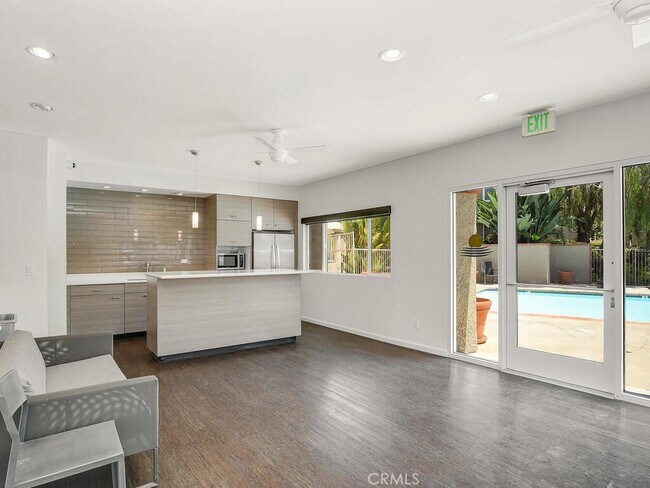 Building Photo - 930 Via Mil Cumbres