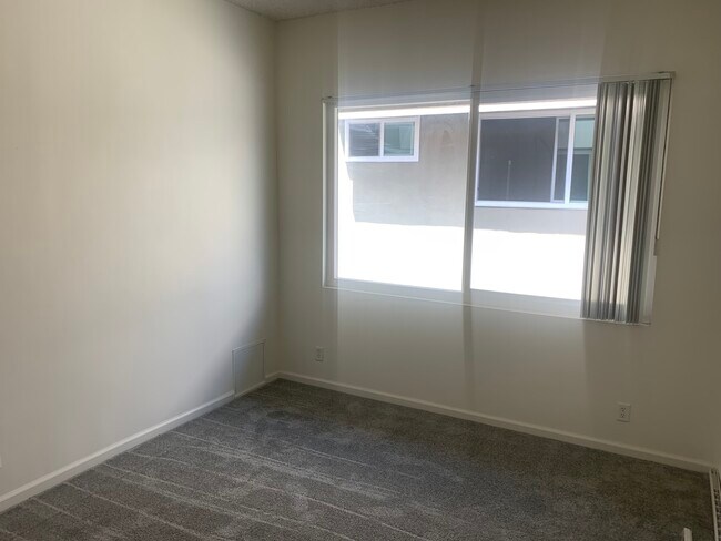 Building Photo - 11685 Gorham Ave