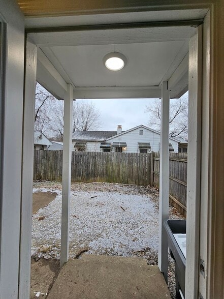 Building Photo - 9137 Hibben Ave