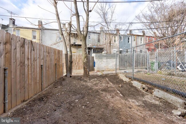 Building Photo - 2654 Wilkens Ave
