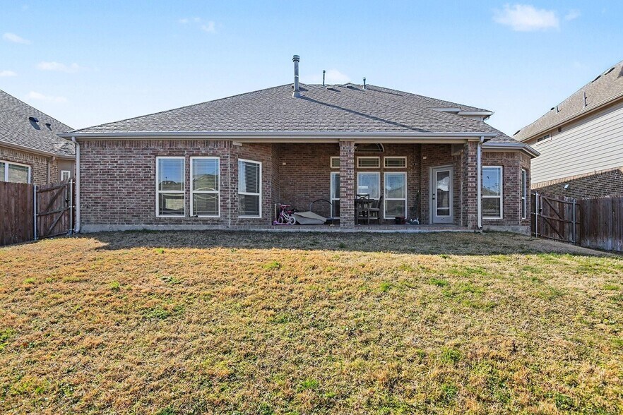 Building Photo - 6116 Cooper Creek St