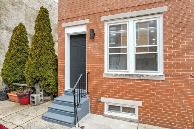 Building Photo - 2629 W Oakdale St