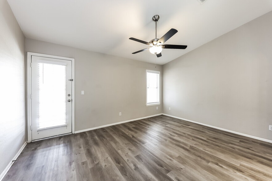 Building Photo - 7706 W San Miguel Ave