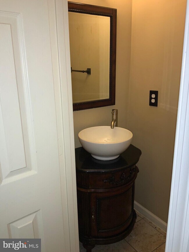 Building Photo - 500 Falkirk Ct