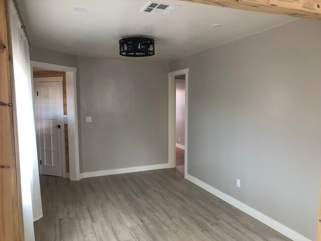 Building Photo - 3956 Olmsted Ave