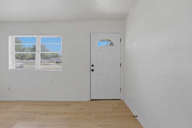 Building Photo - 321 SE 67th St