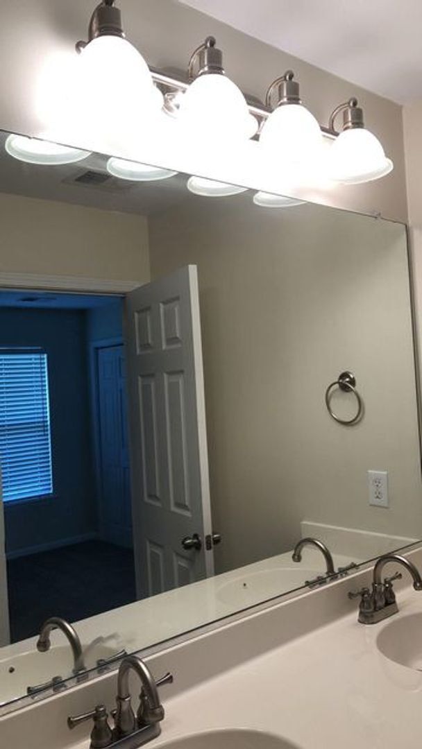 Building Photo - Beautiful Gated Townhome Community