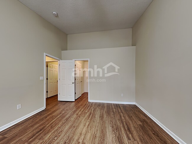 Building Photo - 508 Shoresbrook Rd
