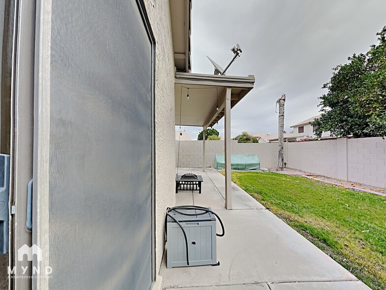 Building Photo - 1865 E Chilton Dr