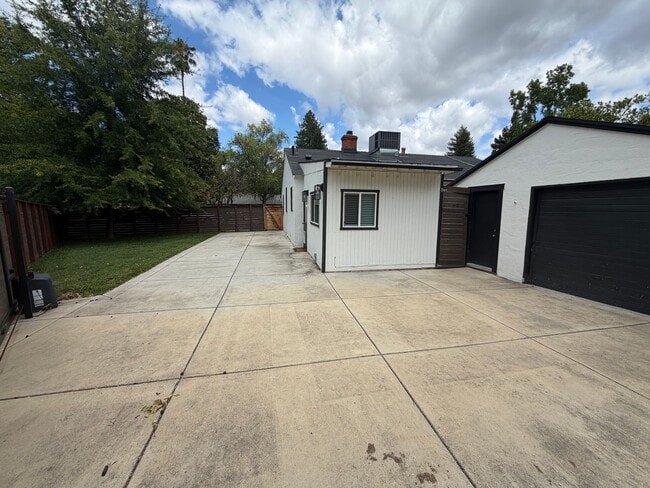 Building Photo - 3 Bedroom | 1.5 Bathroom | Single-Family Home